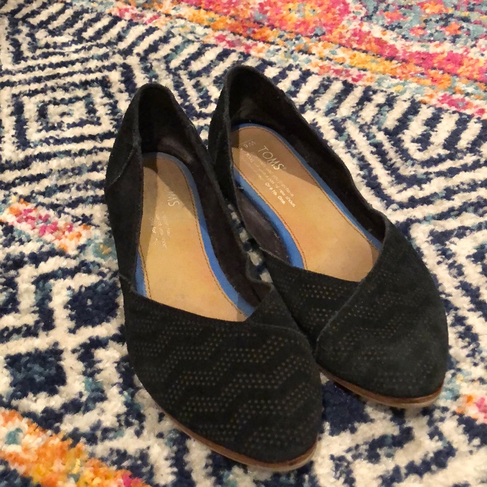 TOMS Women’s Slip Ons Size 6.5